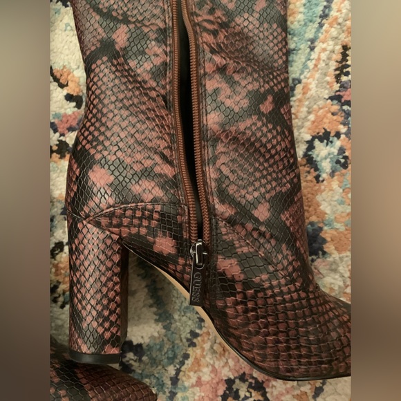 Guess snake print boots EUC - Picture 5 of 6